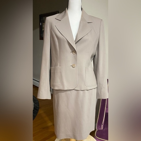 Talbots 2 Piece Wool Blend Blazer/Skirt Suit - Picture 1 of 10